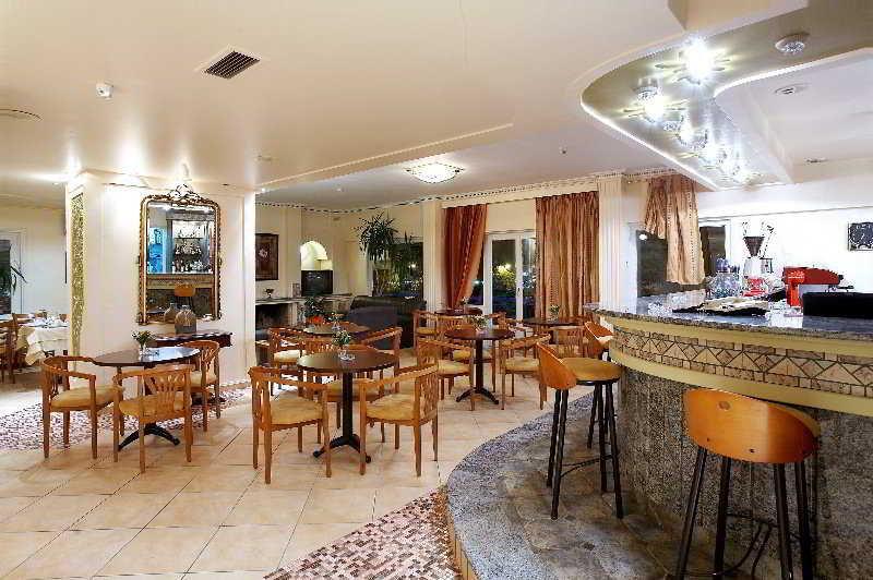 Achillion Hotel ตริกาลา ภายนอก รูปภาพ